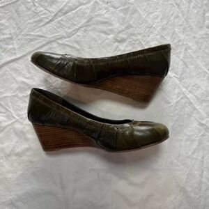 Seychelles Closed-Toe Green Leather Wedge Heels Sz 7.5